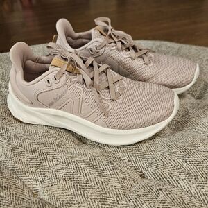Women's 6.5 New Balance Shoes